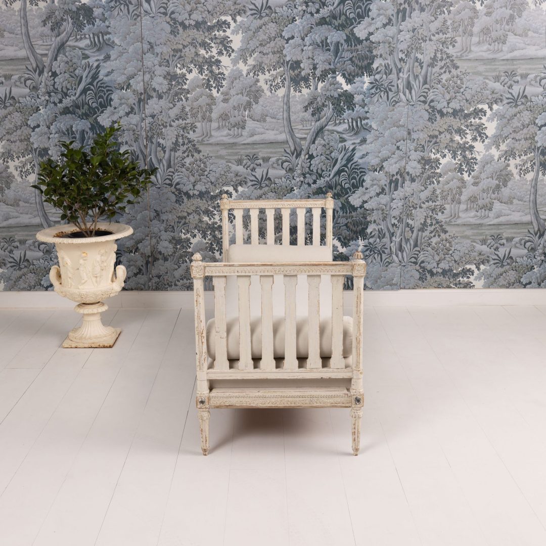 5_2335_19th_century_Swedish_Gustavian_daybed_in_original_paint-0018