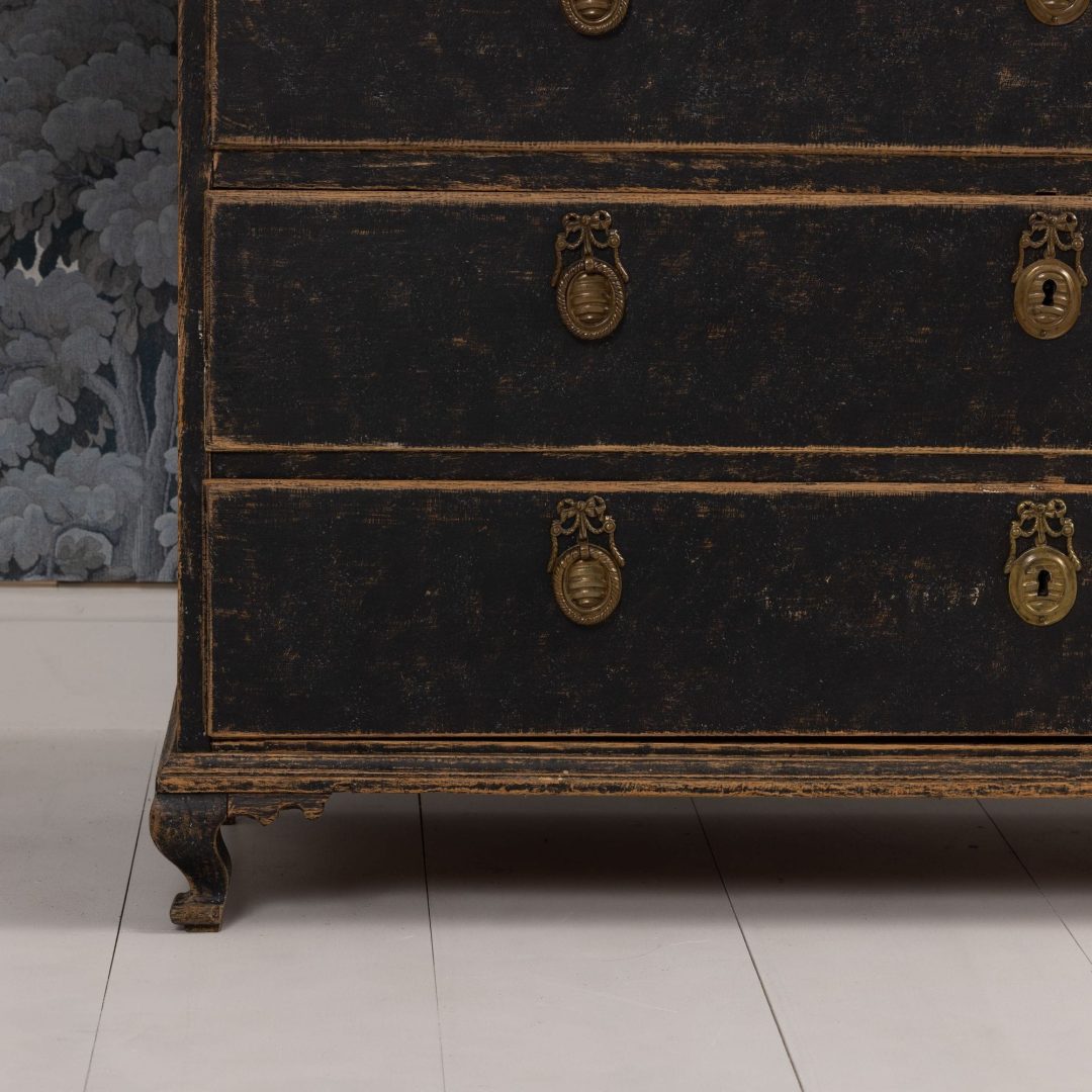 5_2338_18th_century_Swedish_Gustavian_painted_linen_press_cabinet-0020