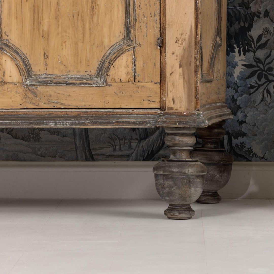 5_700_18th_century_italian_baroque_style_painted_armoire_cabinet_003