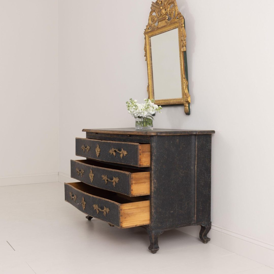 6_2093_18th_century_swedish_rococo_black_painted_chest_commode_5