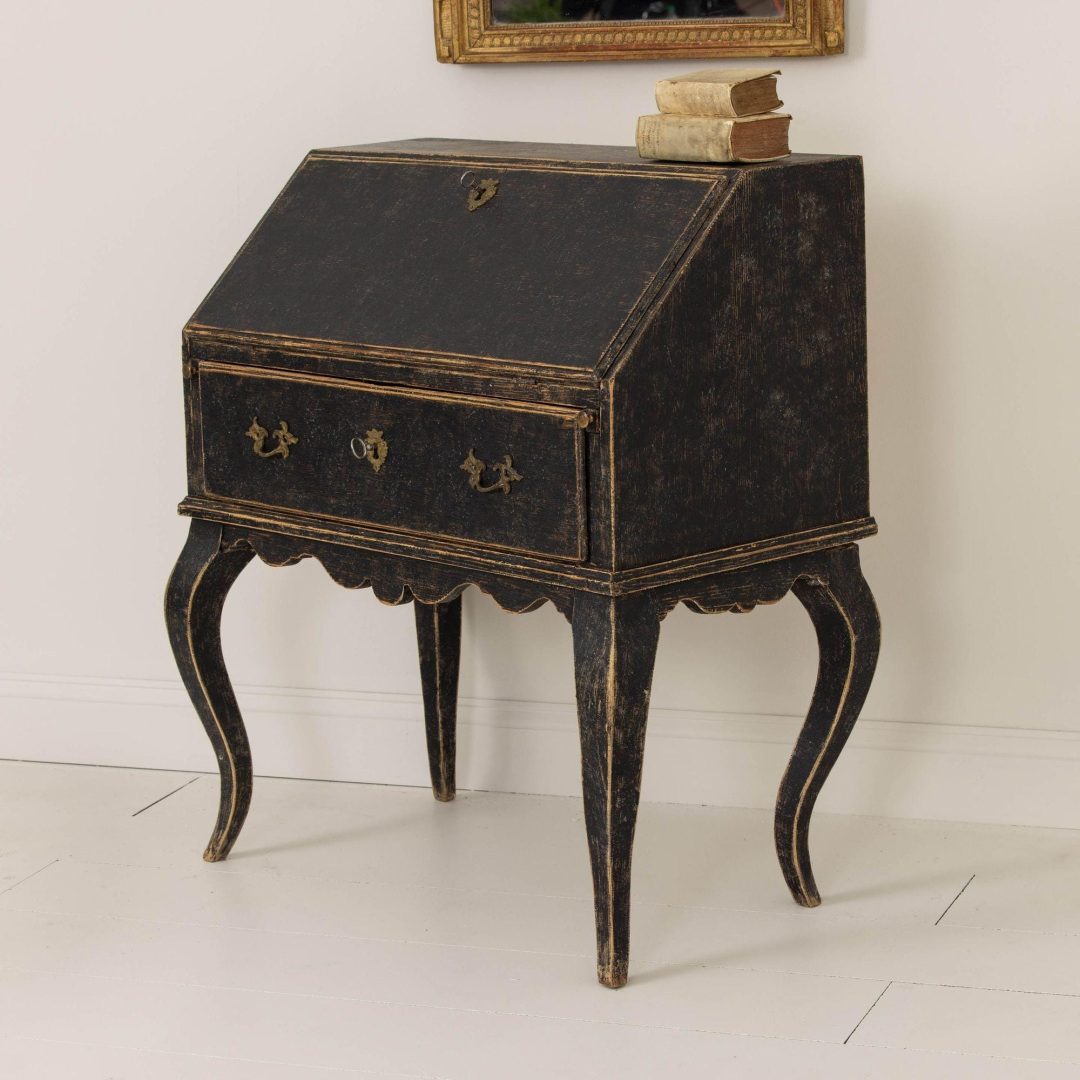 6_2137_19th_century_swedish_rococo_slant_front_desk_031