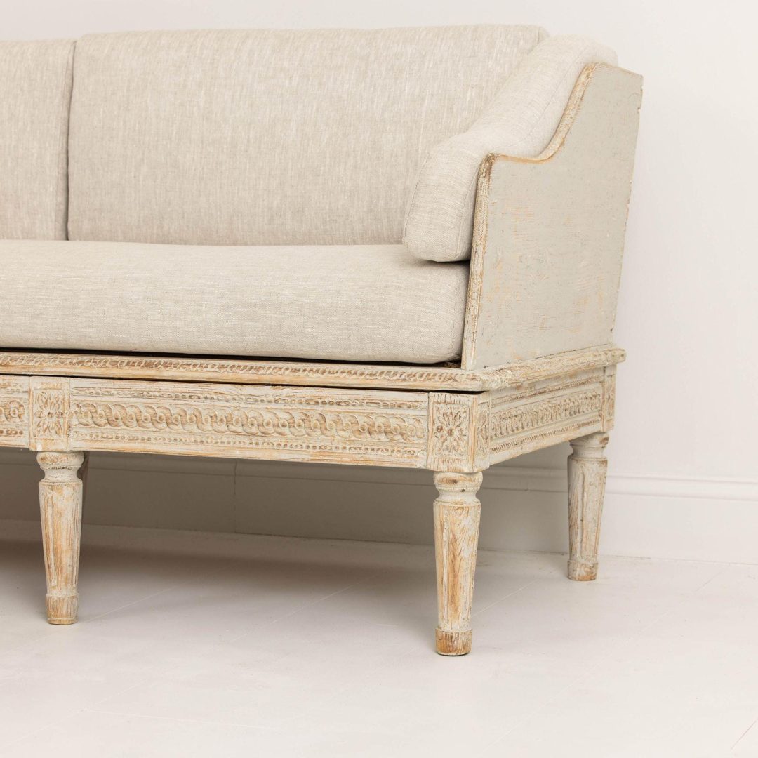 6_2231_18th_century_swedish_gustavian_period_trag_sofa_003