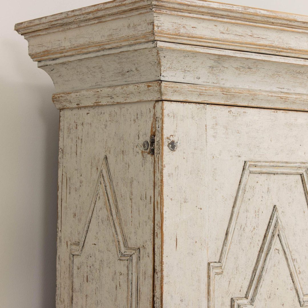 6_2260_18th_century_Swedish_Baroque_painted_armoire_cabinet_011