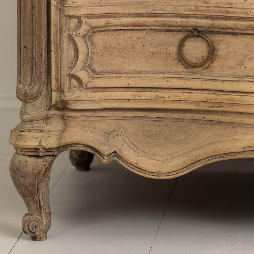6_2270_18th_century_french_bleached_walnut_commode_008