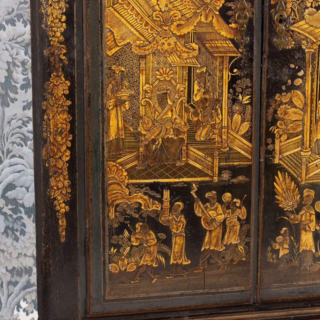 6_2288_18th_century_English_black_lacquer_and_parcel_gilt_corner_cabinet-0045