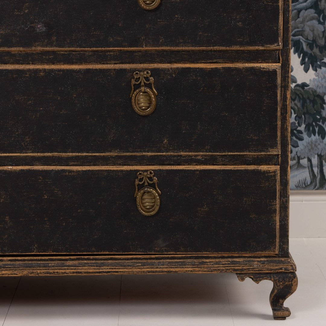 6_2338_18th_century_Swedish_Gustavian_painted_linen_press_cabinet-0022