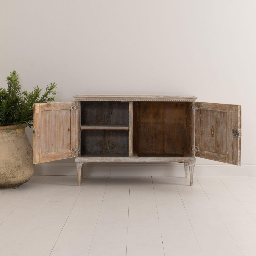 7_2018_18th_century_swedish_gustavian_reeded_original_paint_buffet_cabinet_2