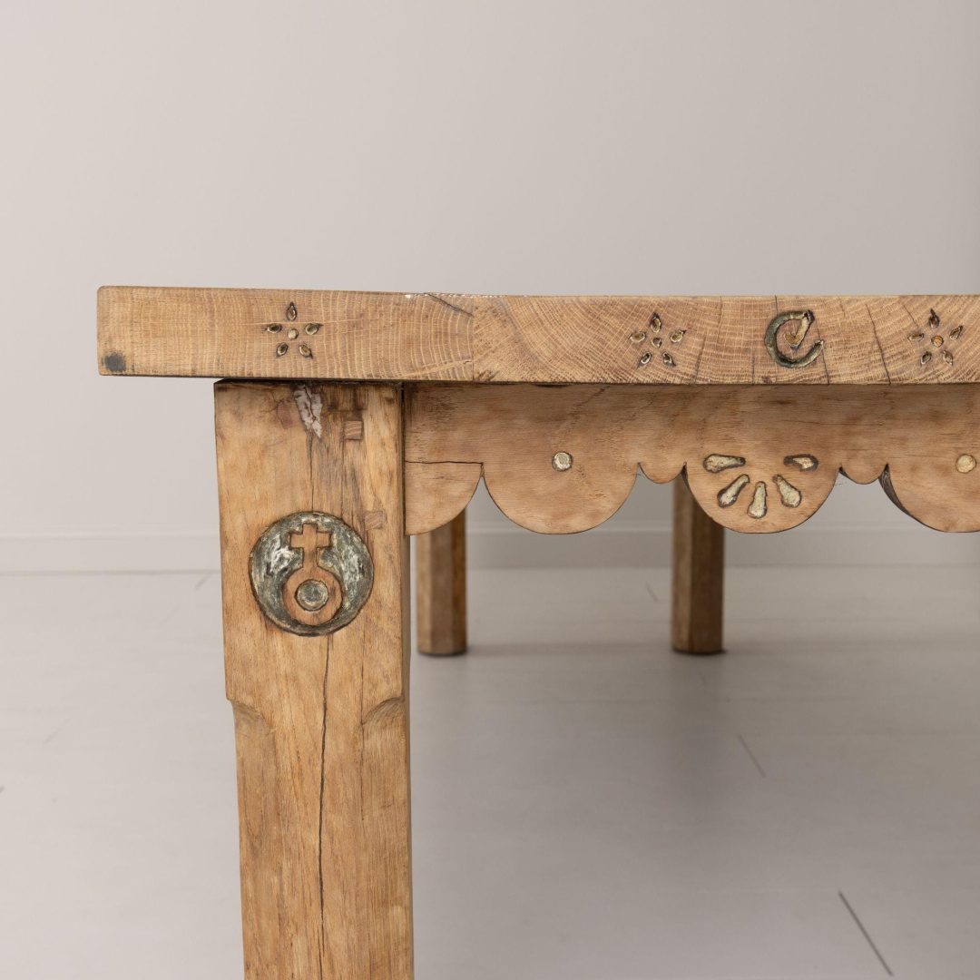 7_2054_19th_century_french_oak_dining_table_latin_carvings_scalloped_apron_08