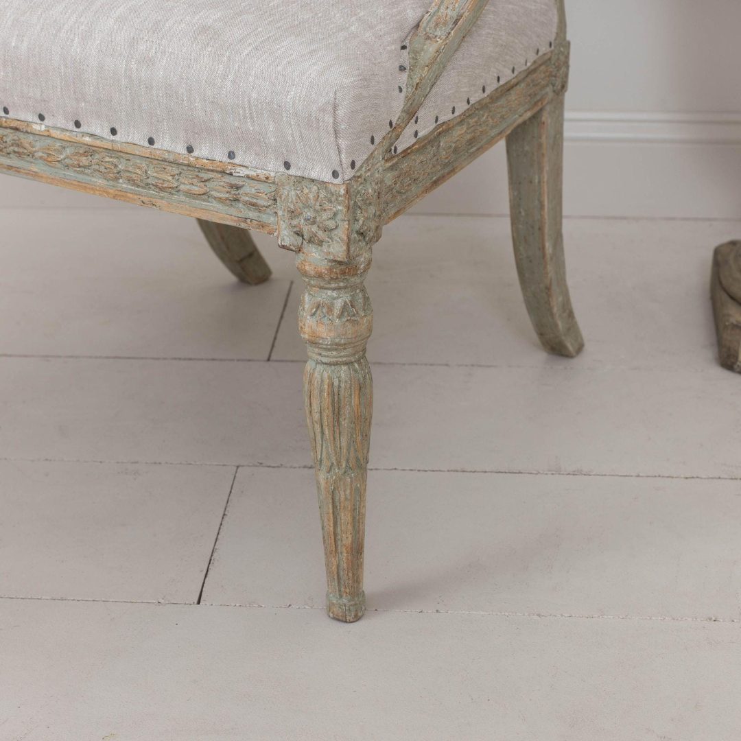7_2164_pair_of_19th_century_swedish_gustavian_upholstered_barrel_back_armchairs_010