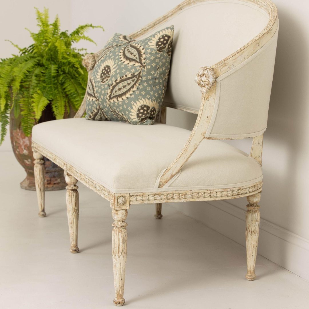 7_2229_19th_century_Swedish_Gustavian_style_sofa_bench_in_original_paint_015