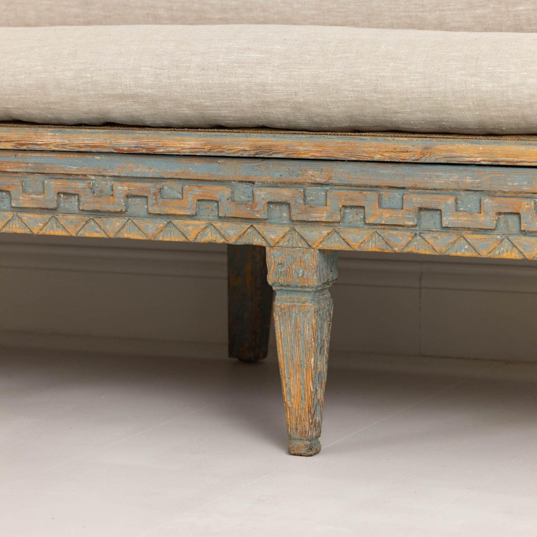7_2232_18th_century_Swedish_Gustavian_period_Trag_Sofa_009