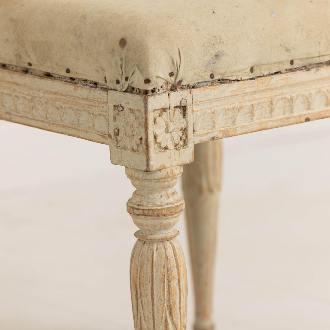 7_2273_pair_of_18th_century_Swedish_Gustavian_stools_in_original_paint_006