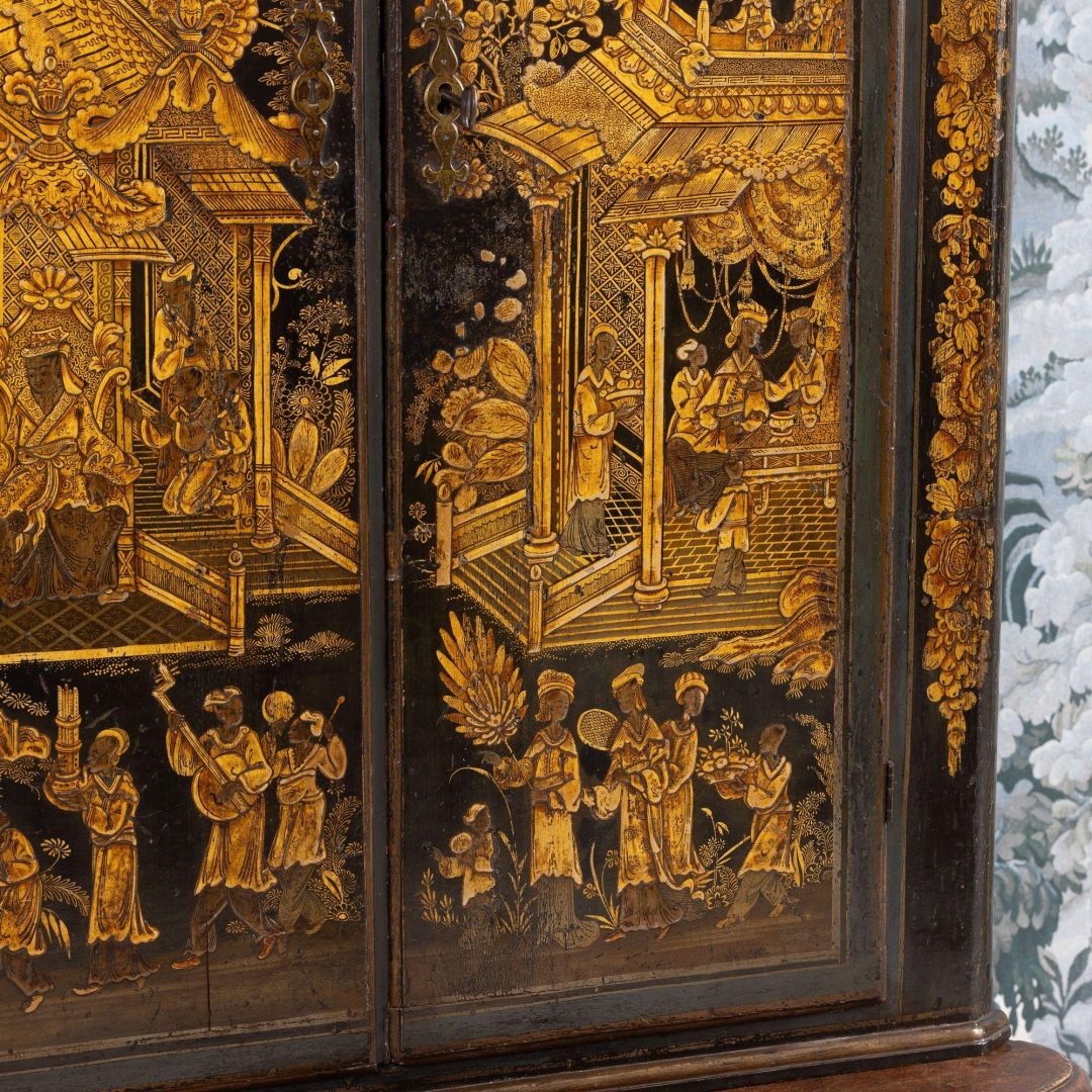 7_2288_18th_century_English_black_lacquer_and_parcel_gilt_corner_cabinet-0044