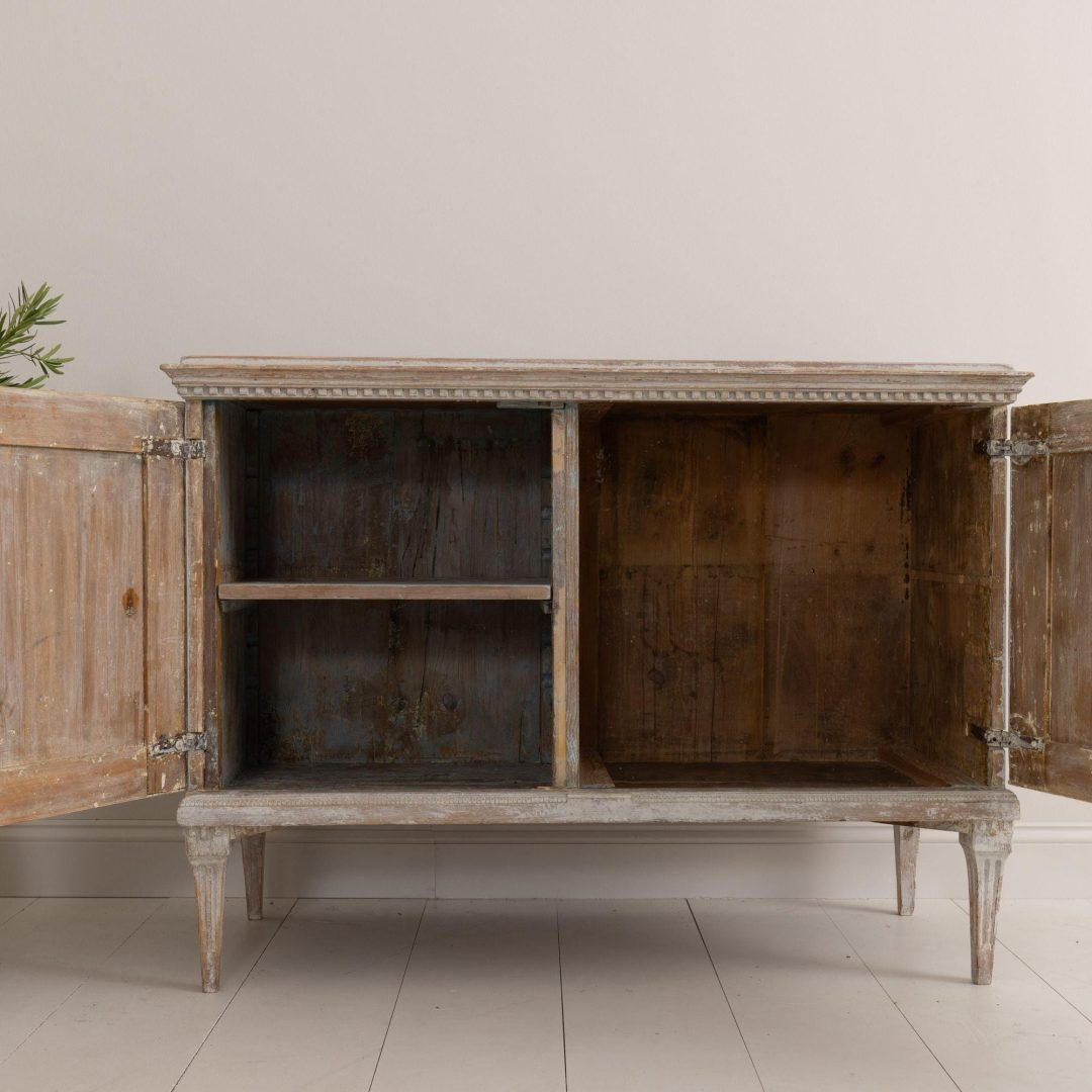 8_2018_18th_century_swedish_gustavian_reeded_original_paint_buffet_cabinet_5