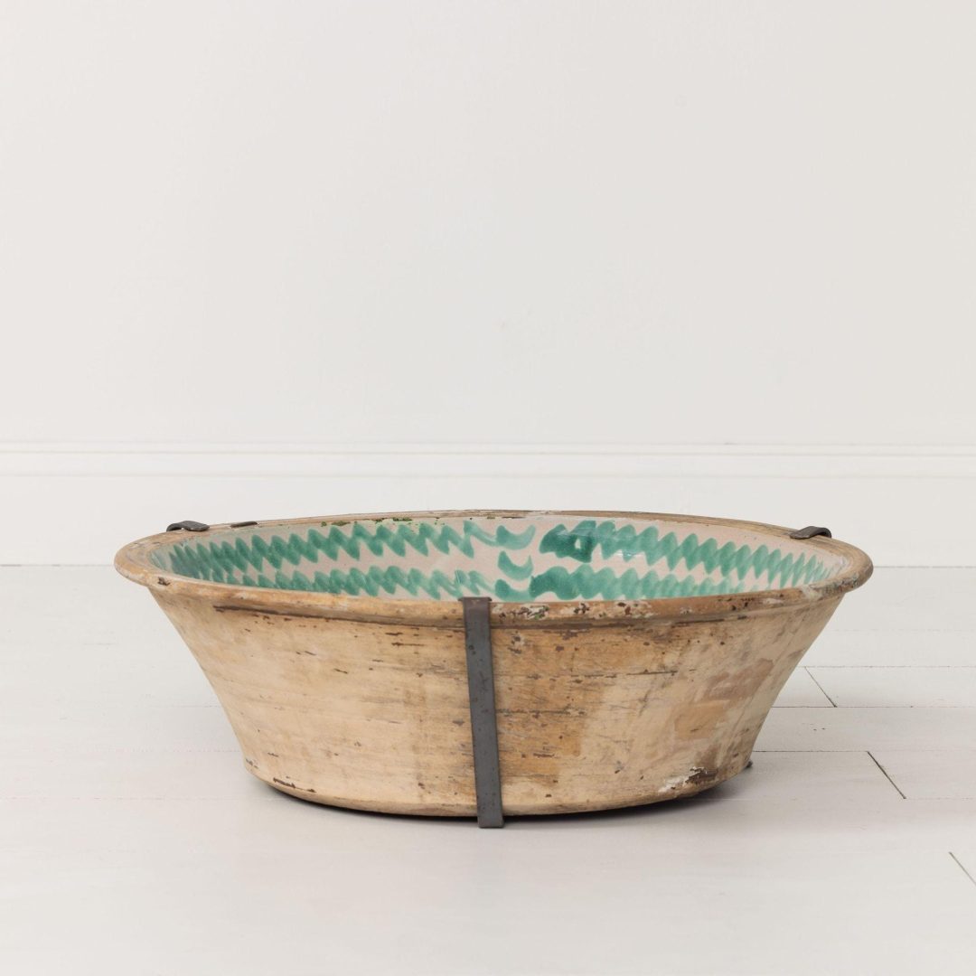 8_2131_1_19th_century_spanish_large_green_fajalauza_lebrillo_bowl_with_hanging_iron_and_stand_010