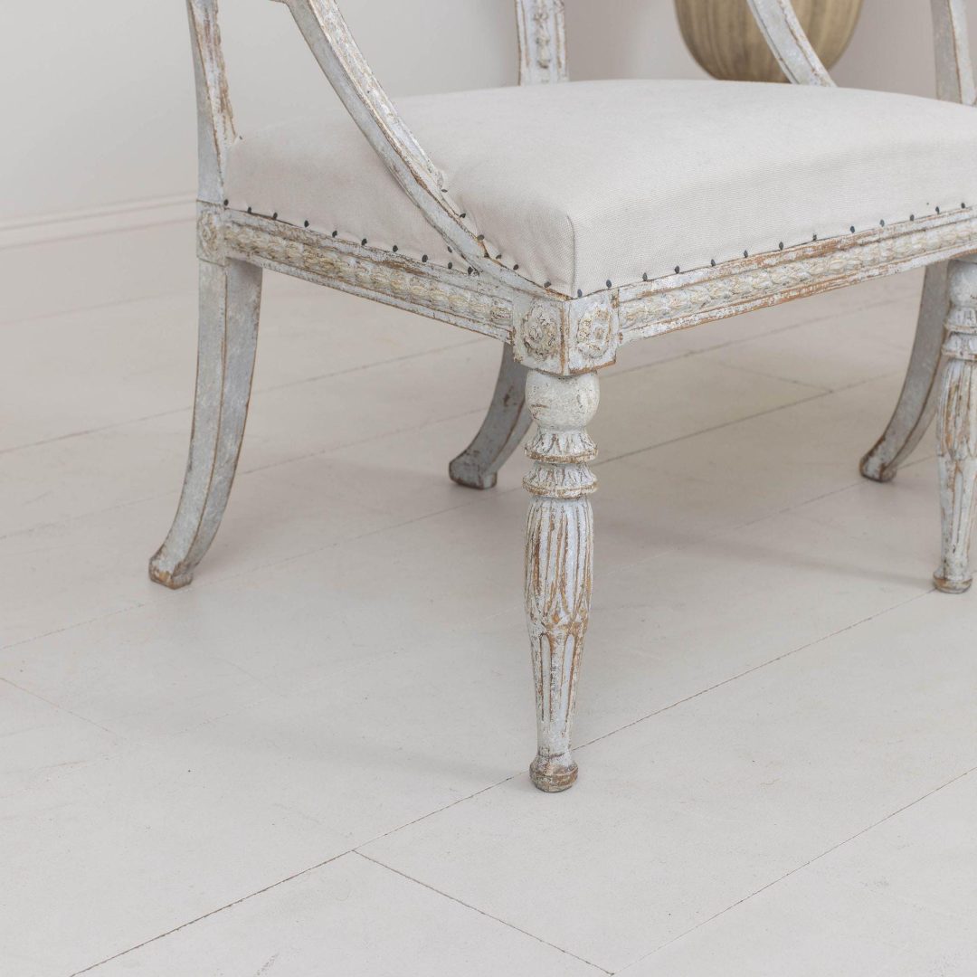 8_2165_19th_century_swedish_gustavian_pair_of_painted_barrel_back_arm_chairs_009