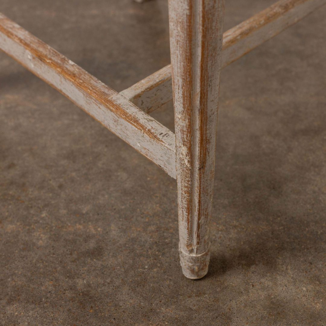 8_2195_18th_century_set_of_twelve_Swedish_Gustavian_painted_chairs_009