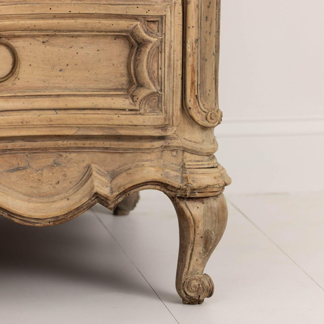 8_2270_18th_century_french_bleached_walnut_commode_007