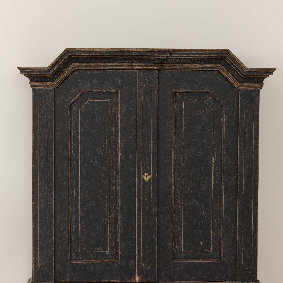 8_2282_18th_century_swedish_baroque_armoire_cabinet_002
