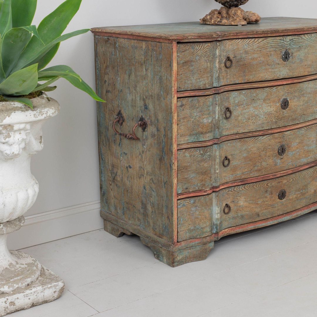 9_2133_18th_century_swedish_baroque_commode_with_arbalest_front_in_original_patina_004