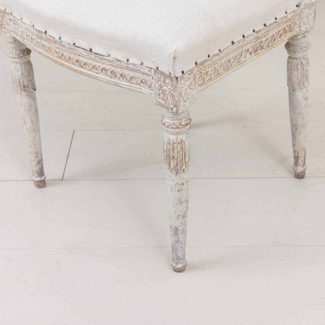9_2140_19th_century_swedish_gustavian_period_set_of_six_dining_chairs_in_original_paint_010