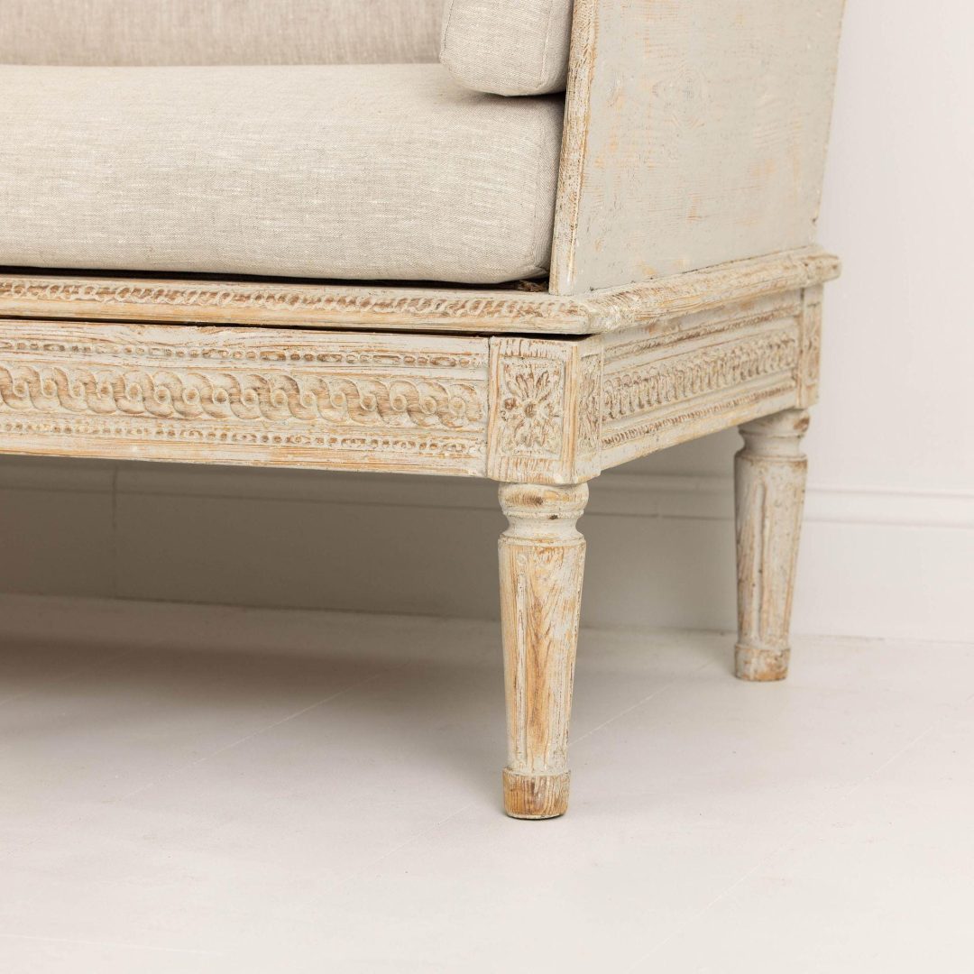 9_2231_18th_century_swedish_gustavian_period_trag_sofa_005