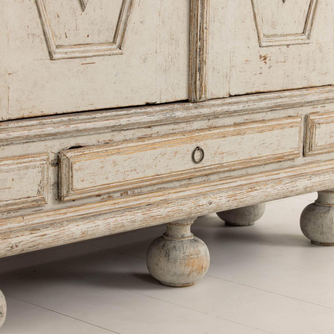 9_2260_18th_century_Swedish_Baroque_painted_armoire_cabinet_014