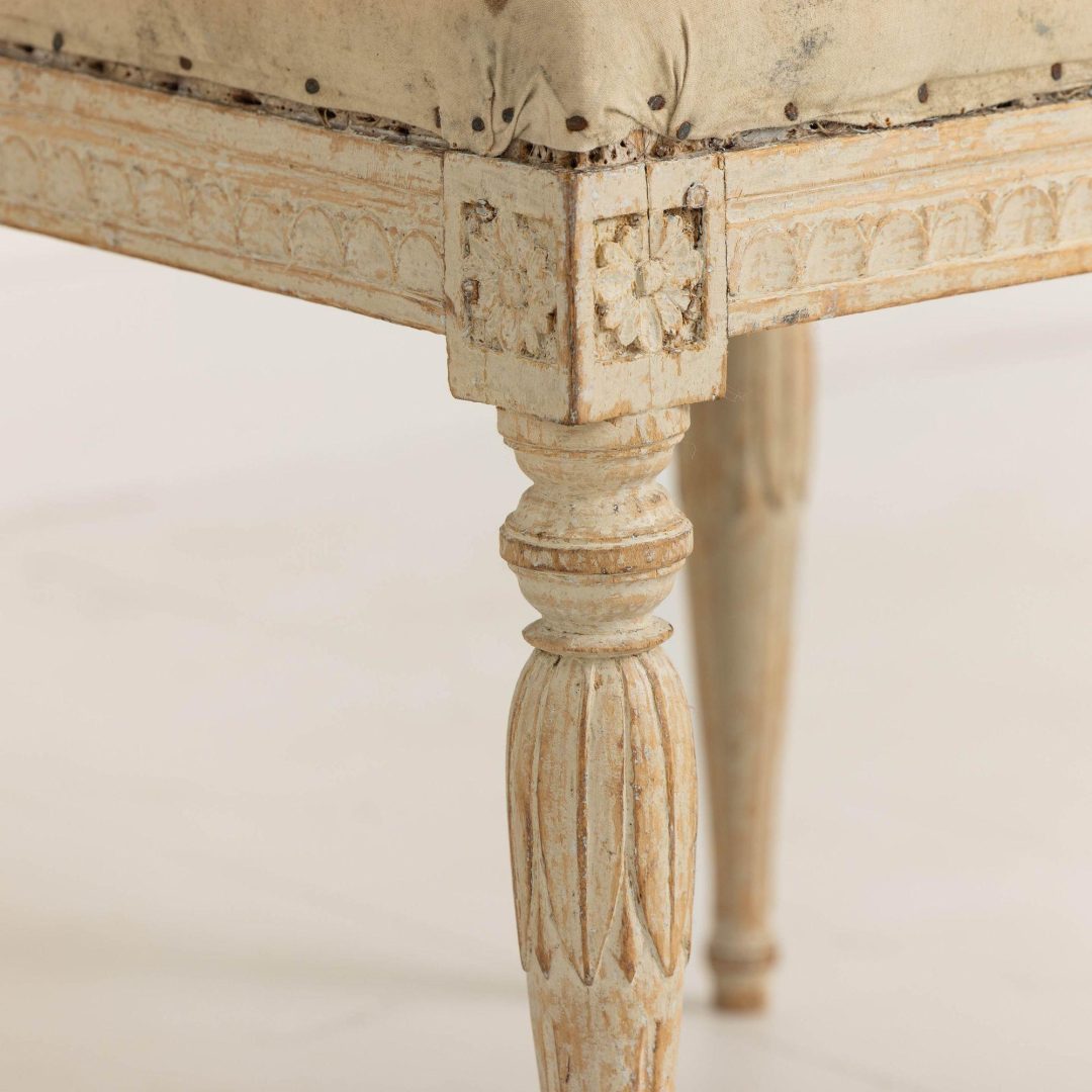 9_2273_pair_of_18th_century_Swedish_Gustavian_stools_in_original_paint_008