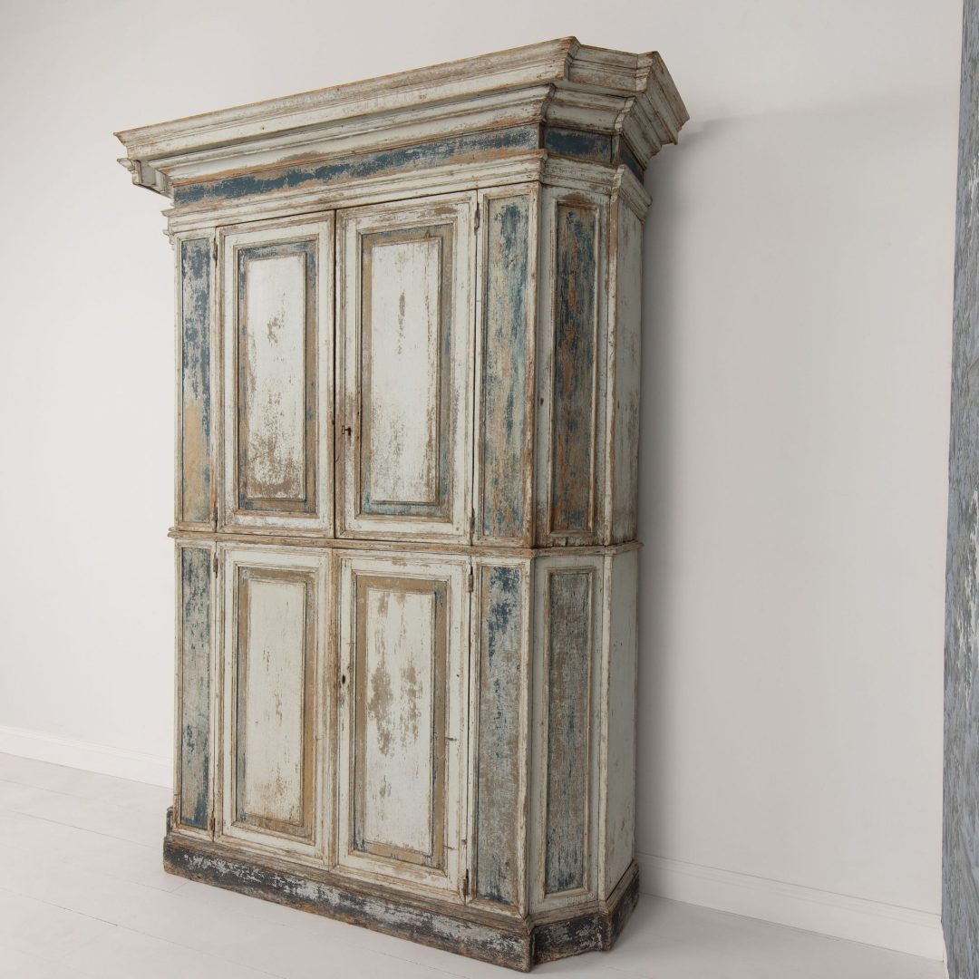 9_2293_18th_century_Italian_cabinet_in_original_paint-0029
