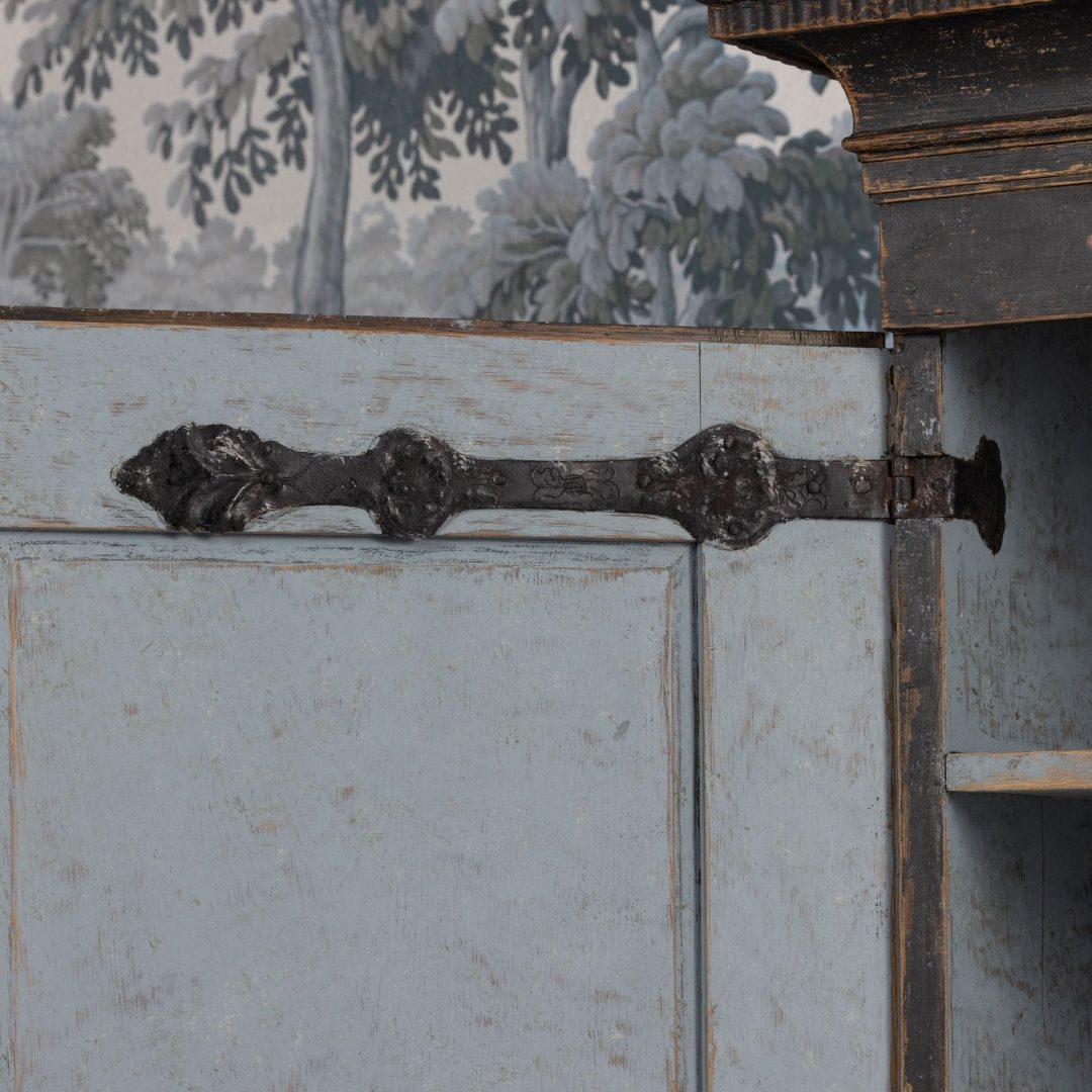 9_2338_18th_century_Swedish_Gustavian_painted_linen_press_cabinet-0013