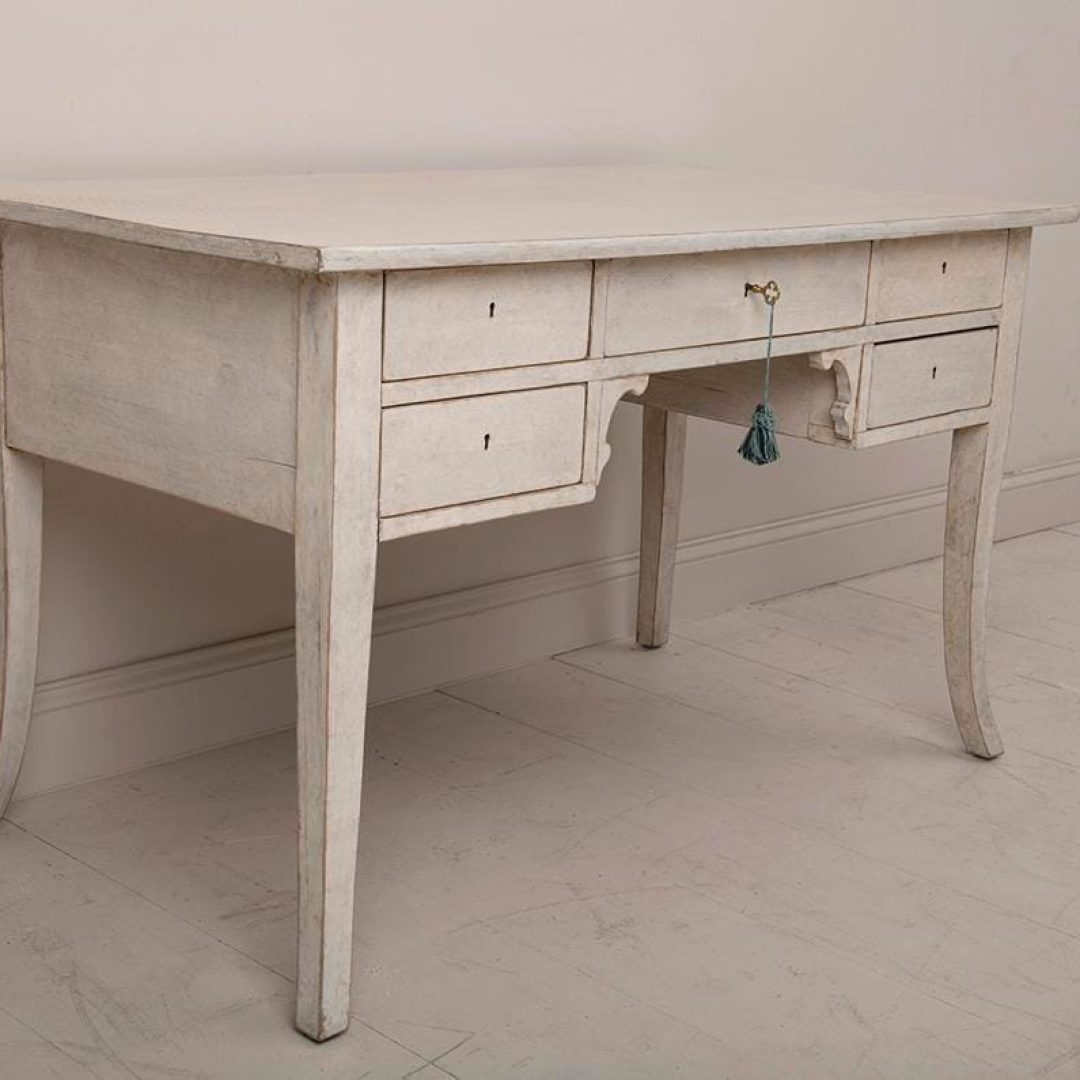 desk205_edited-1.jpg