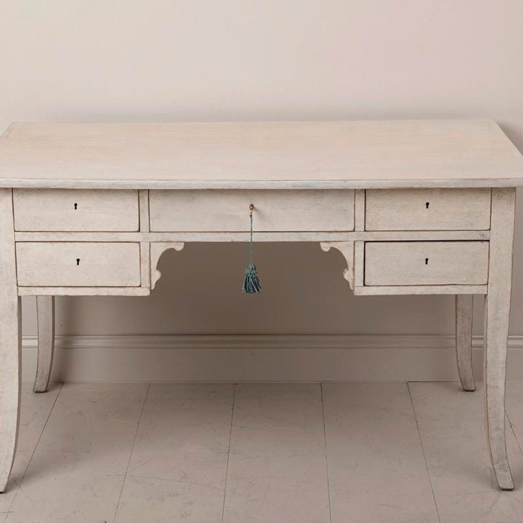 desk206_edited-1.jpg