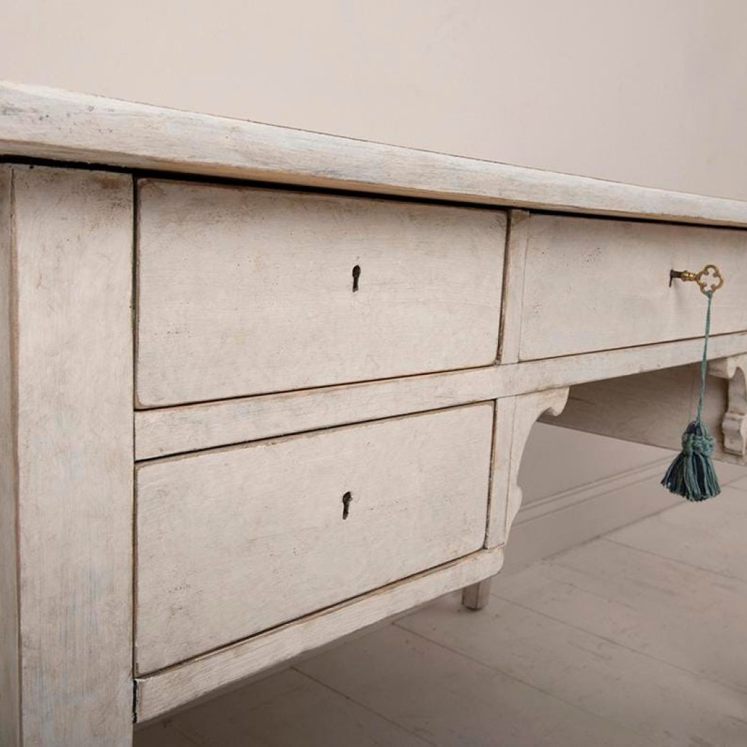 desk_edited-1.jpg
