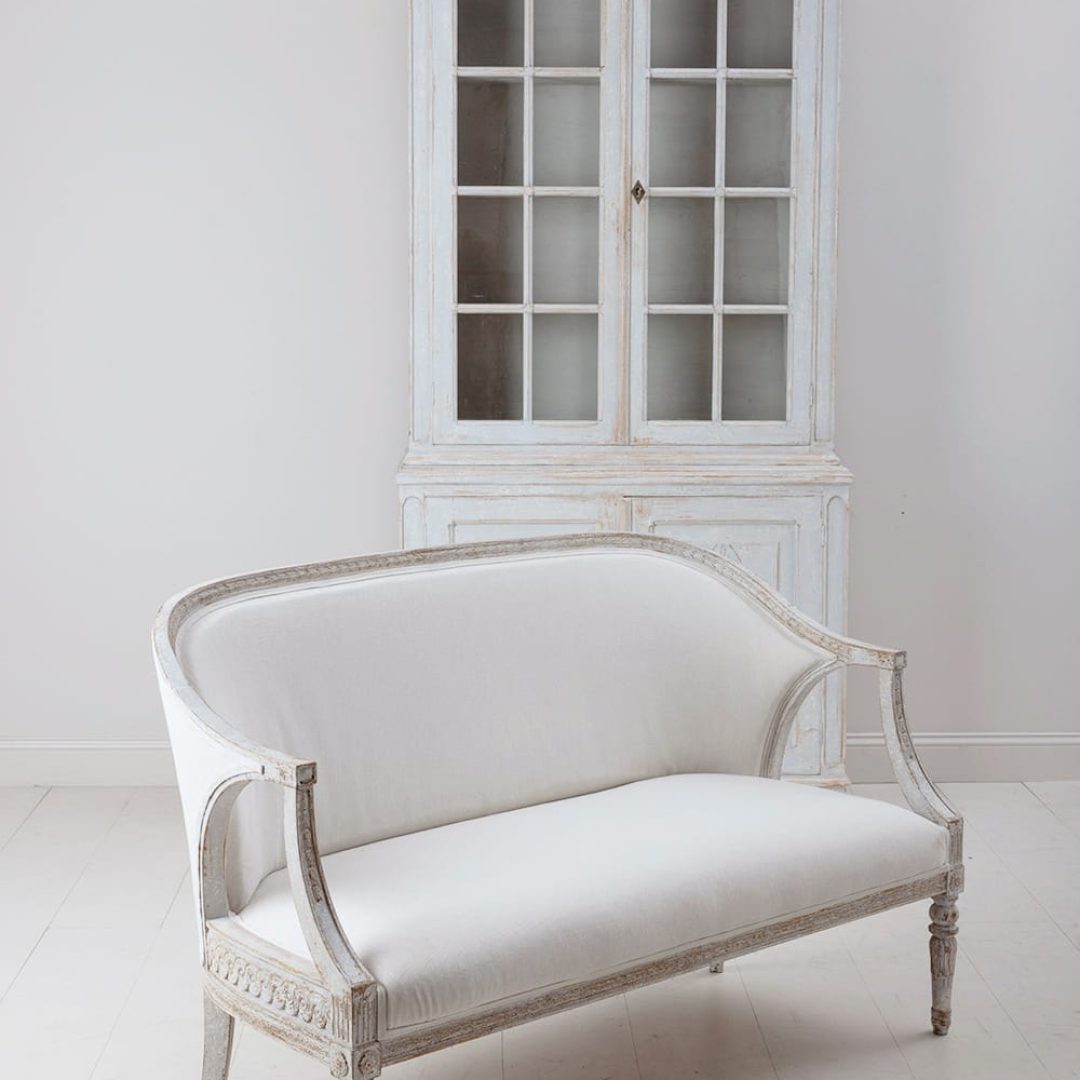 sofa20gust2010.jpg
